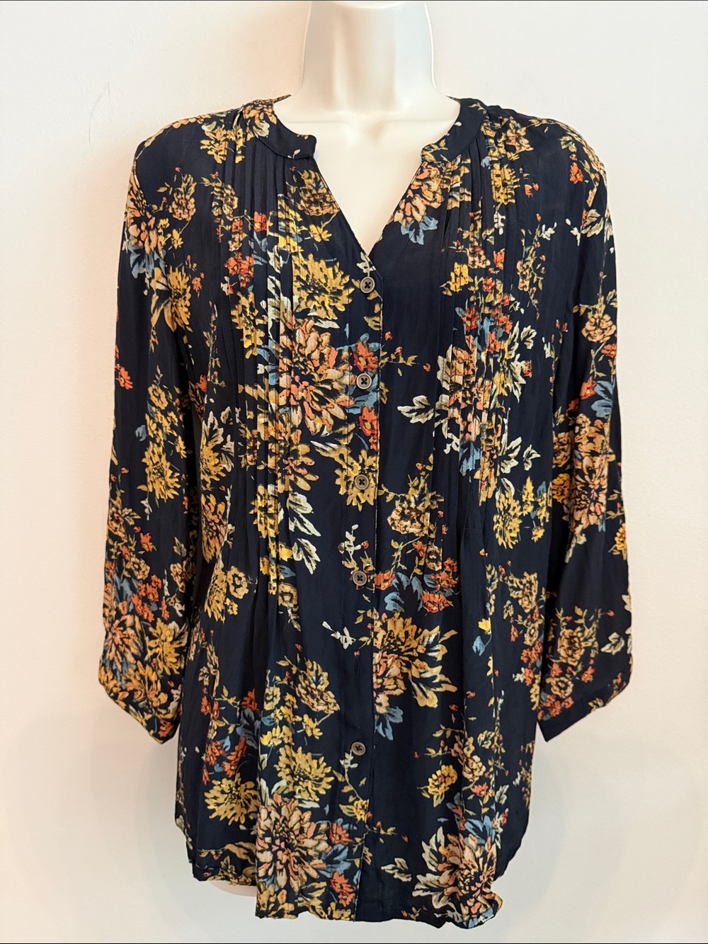 Coldwater Creek Navy Floral Pintuck Button Blouse - Picture 1 of 15